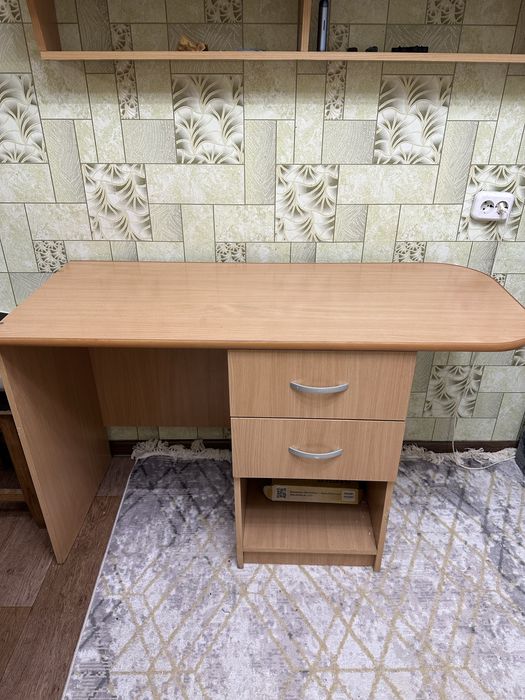 Срочно продам стол