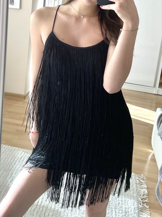 Черна рокля с ресни