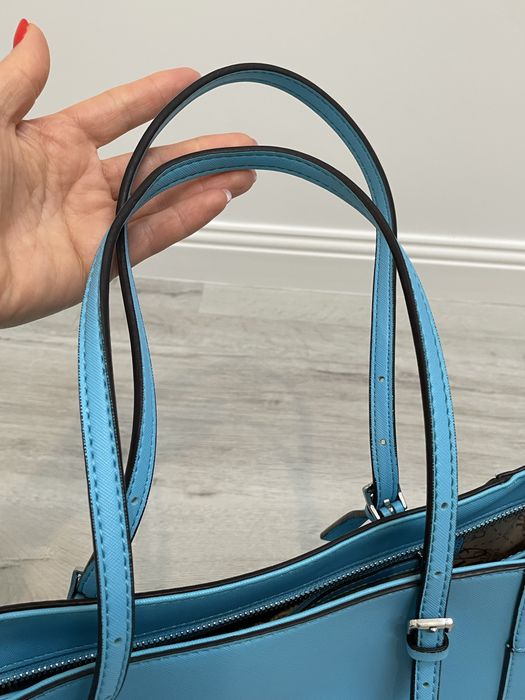 Vand geanta Guess in stare impecabila, ca noua