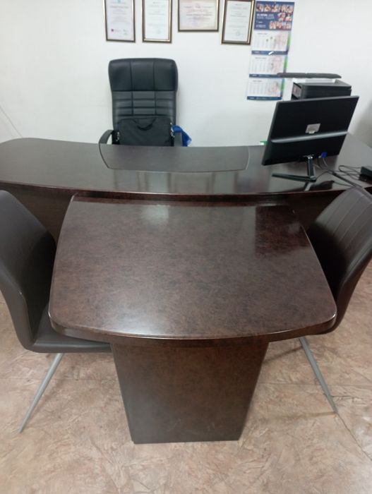 Офисный стол директора