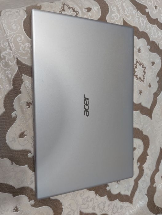 Продам современный шустрый ноутбук acer core i3