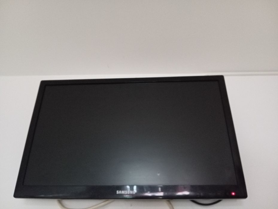 Vând televizorul mamei