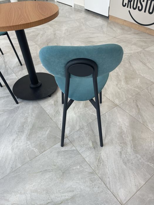 Продам столы и стулья в отличном состоНии