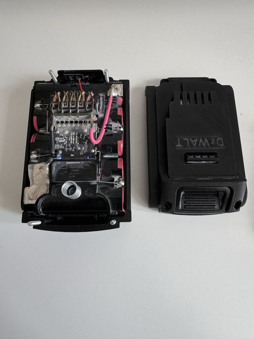 Carcase de schimb pentru baterii Dewalt  18v 5ah