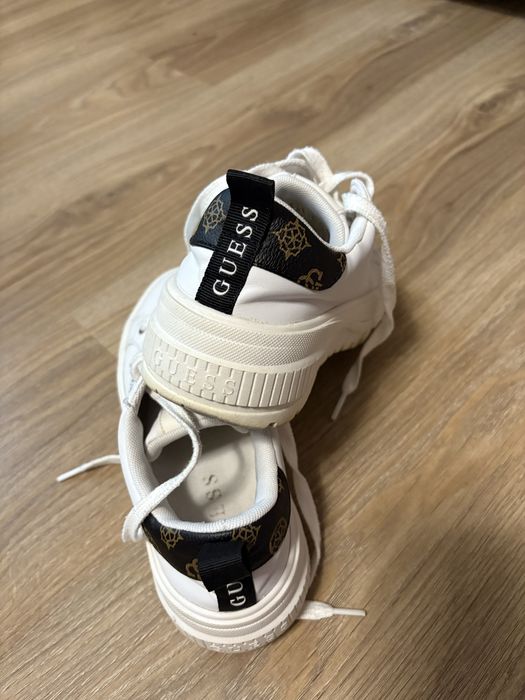 Оригинални обувки guess