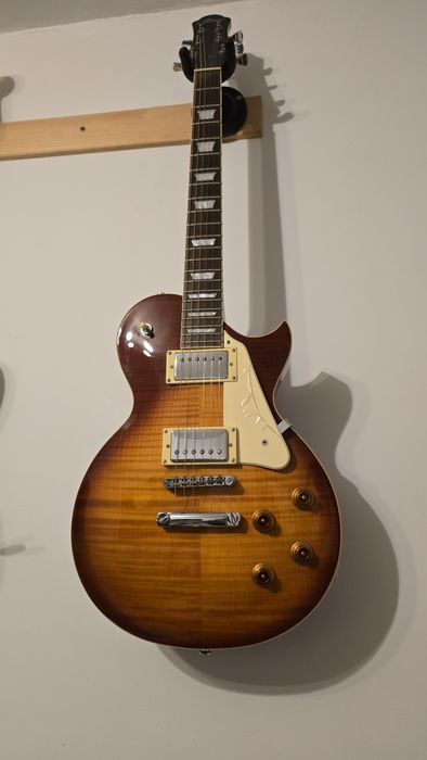 Китара Les Paul Career