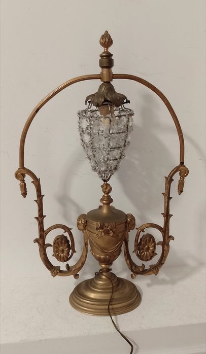 Superb obiect de decor lampa de masa in stilul francez Empire din bron