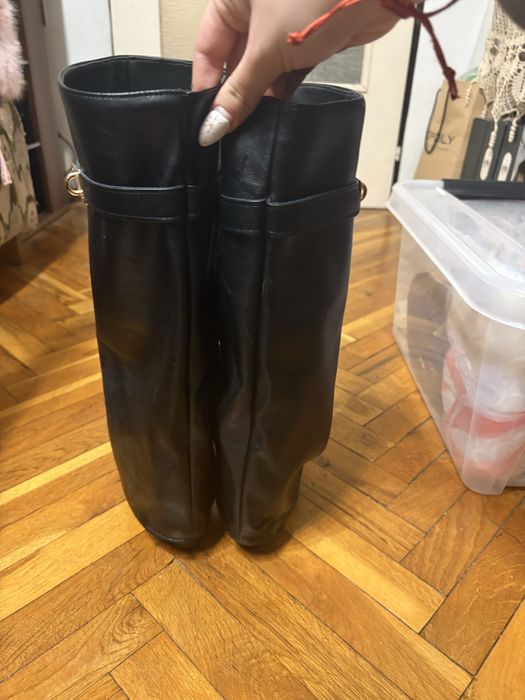 Ботуши на токче