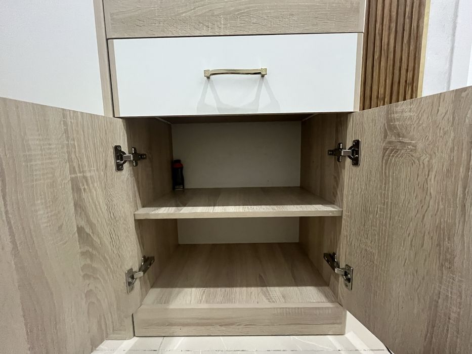 продаю шкаф для прихожей