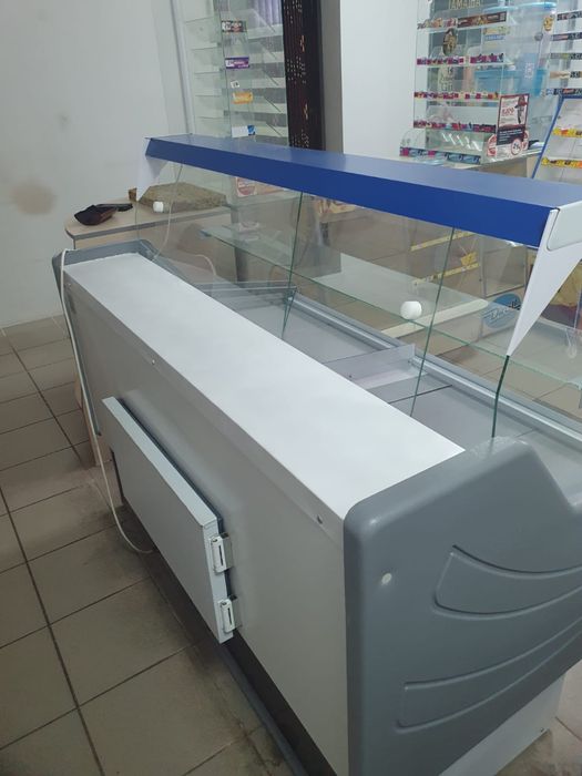 Продам витринные холодильники