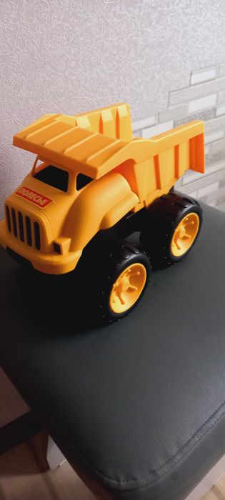 Продам новую  детскую игрушку машинку