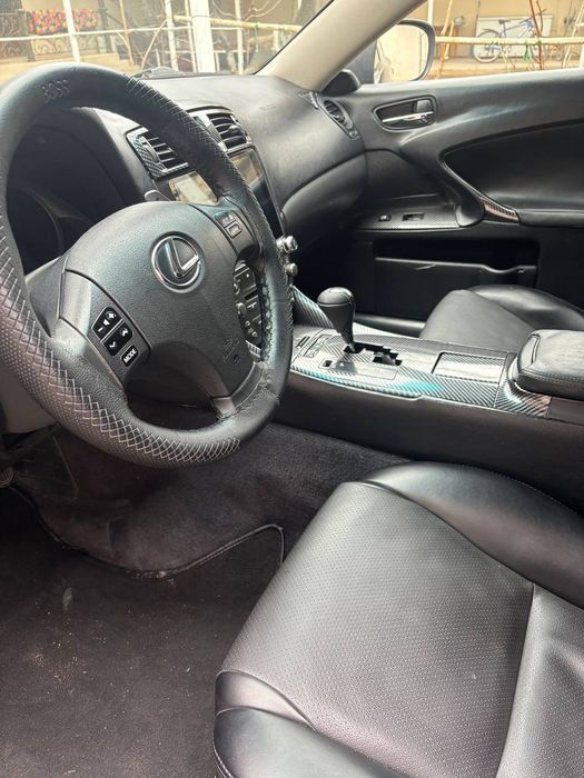 Lexus is sotiladi