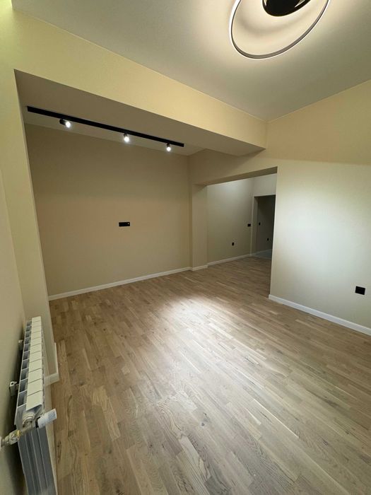 Продава се Тристаен апартамент в София, Център - 84 кв.м за 3453 €/кв.м - Снимка #3