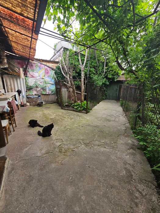 Продается свой дом, участок 2.6 соток около метро максим горького.