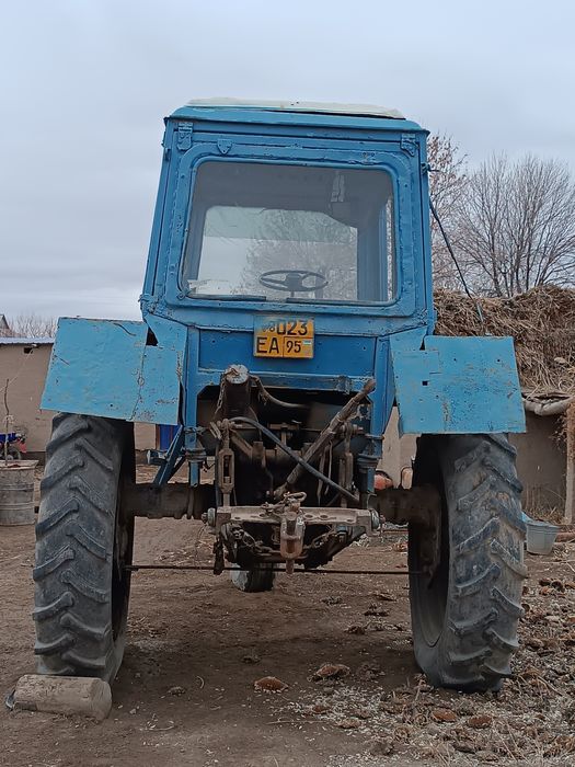 Traktor bar satiladi