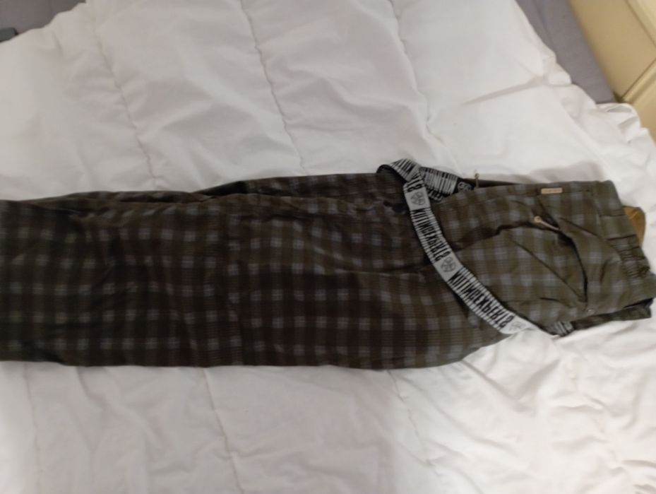 Pantaloni ski.         .