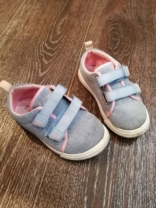 Продам обувь на девочку