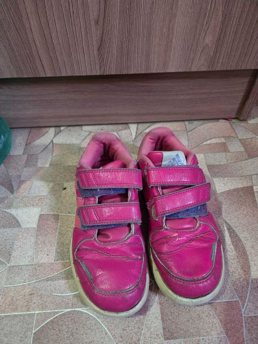 Кроссовки девочке