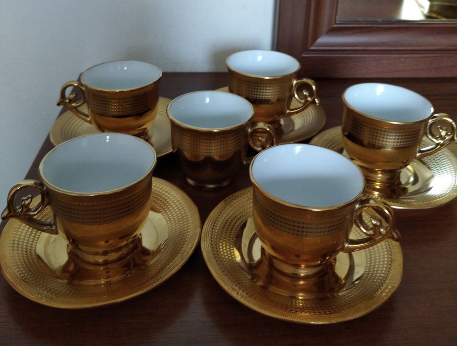 Продам  чайник с пиалками  и др. посуду