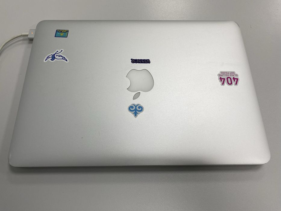Продам macbook 2013 года