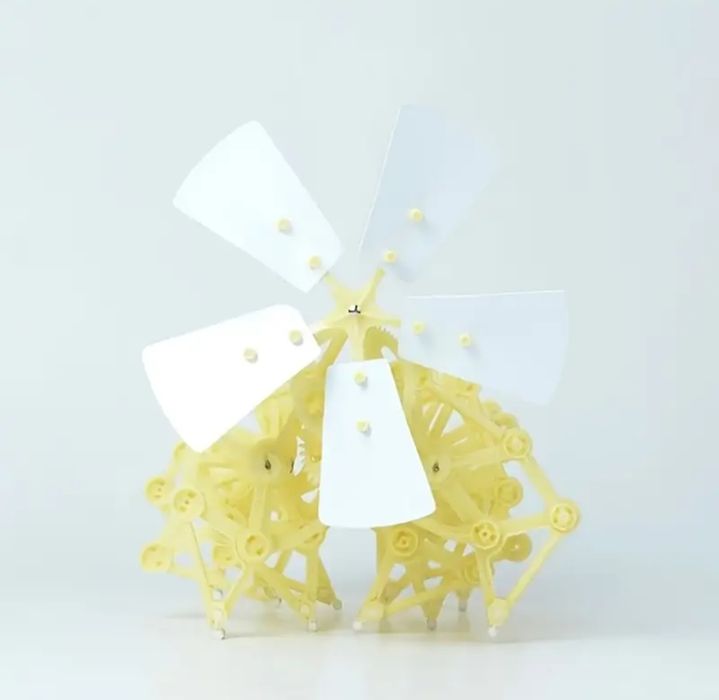 Конструктор вятърно задвижването с бионична глава механично устроен