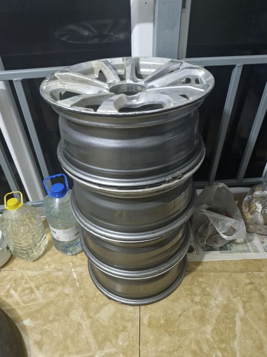 Продам диски комплект на 16