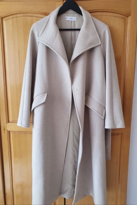 Вълнено палто на Mango