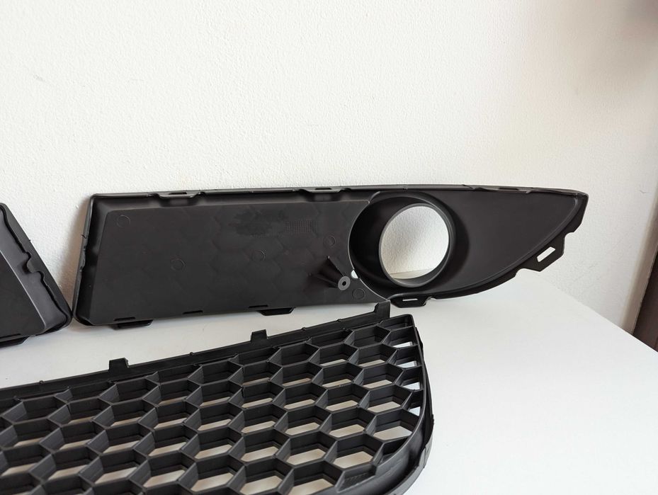 Решетка в броня ПОЛО 9Н3 решетки VW POLO 9N3 Пчелна пита ГТИ Тунинг