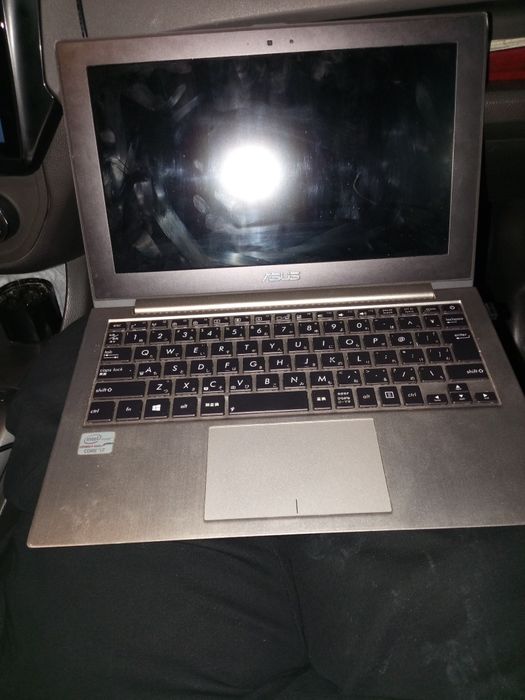 Продается isus ноутбук