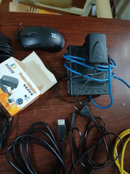 Продаем. Адаптеры, мышку ,зарядки.