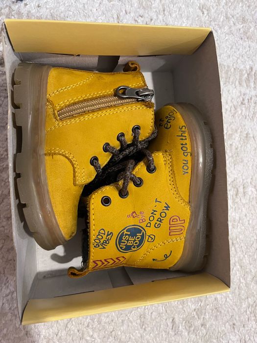 Продам в отличном состоянии детские ботинки