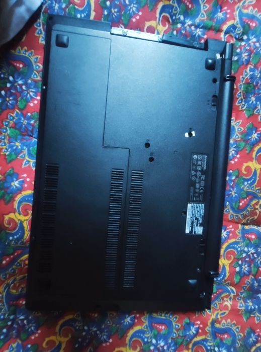 Noutbuk B50-30 sotiladi srochna kami bor