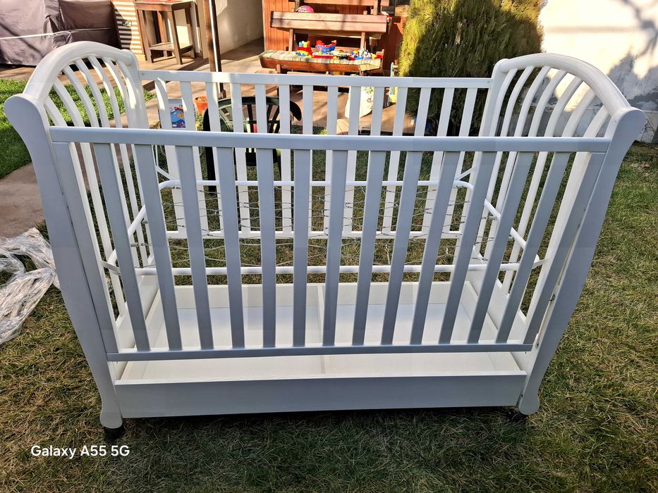 Кошара бебешка дървена с размери 130см. на 70см.