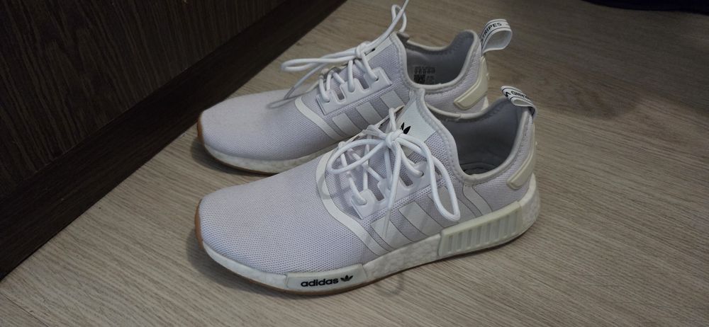 Продам кроссовки мужские Adidas