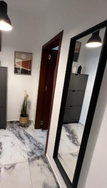 Дава се под наем Двустаен апартамент в София, Център - 55 кв.м за 600 € - Снимка #2