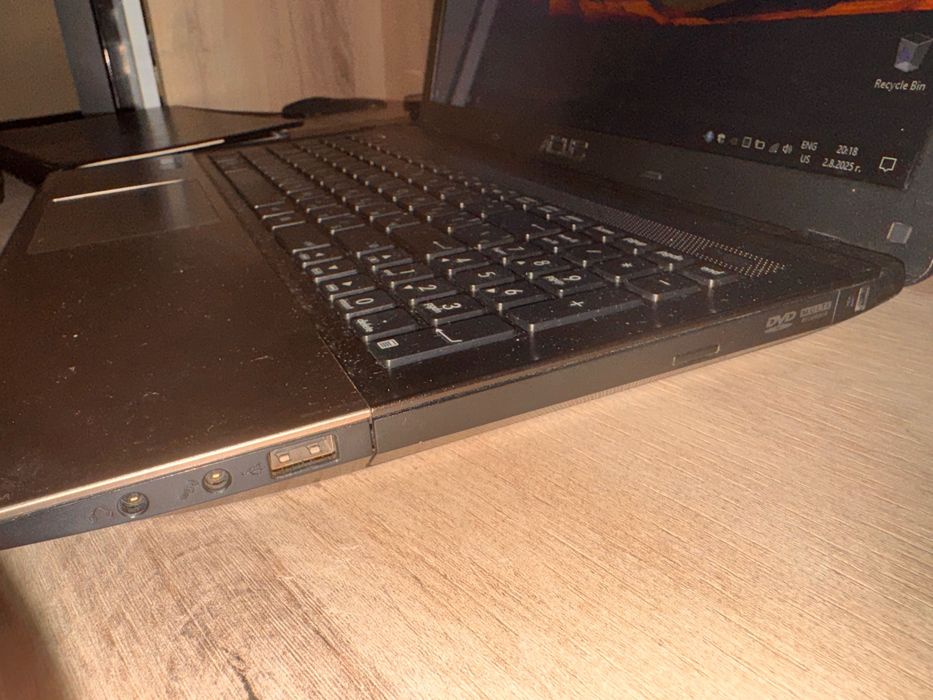 Лаптоп Asus (+безжична мишка)