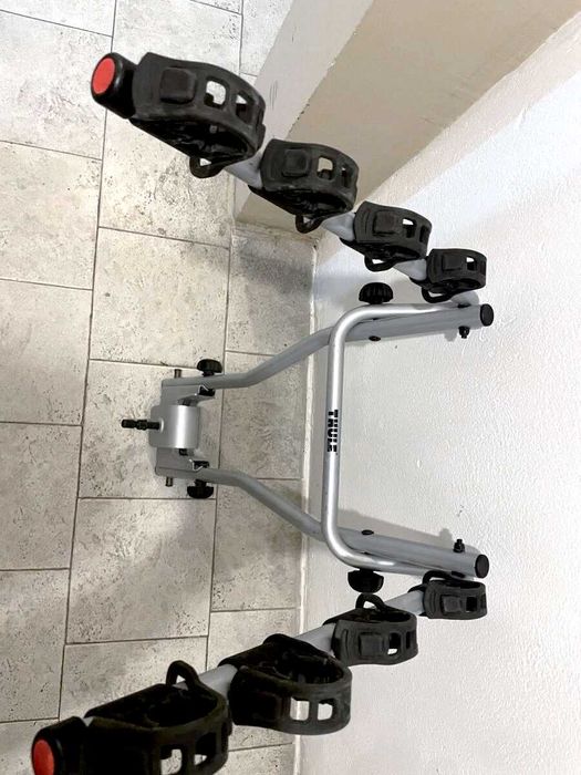 Vând suport biciclete Thule HangOn pentru 4 biciclete + lacăt Thule inclus