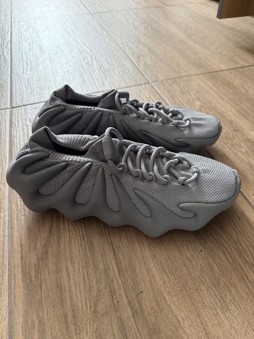 Vand Yezzy 450  Nr. 42   2/3.    NOI. Potriviti pt. 41 42
