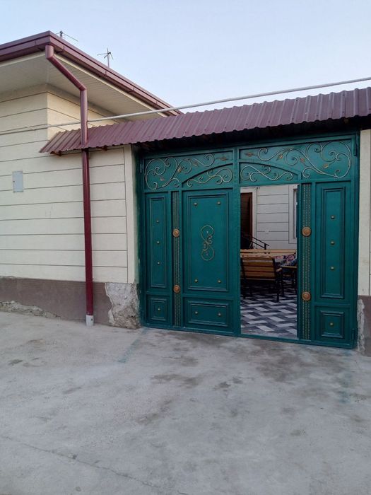 Uy sotiladi gaz svet suv bor