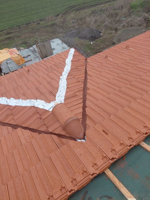 Acoperise , mansardari , tigla metalica si tigla ceramica , toata gama lucrarilor cu lemn