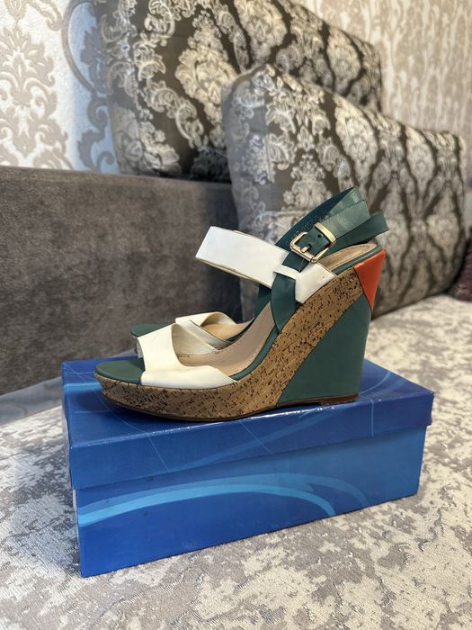 Продам босоножки