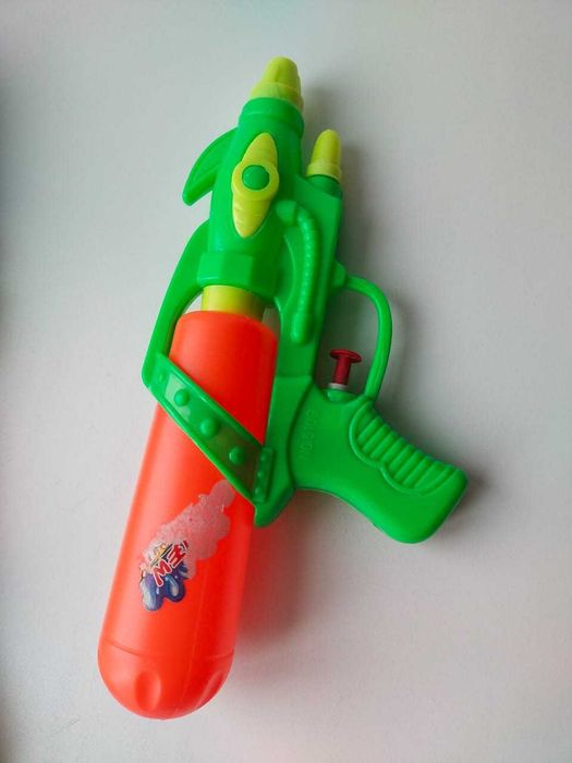 Водяной пистолет (бластер) 2 штуки