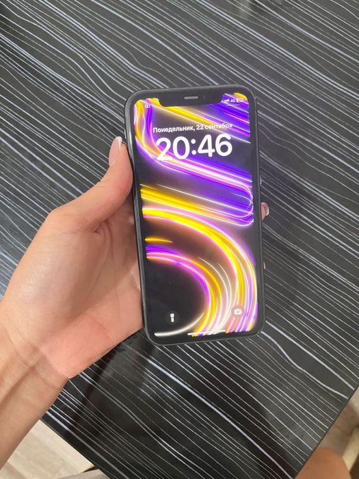 Продам Айфон 11.