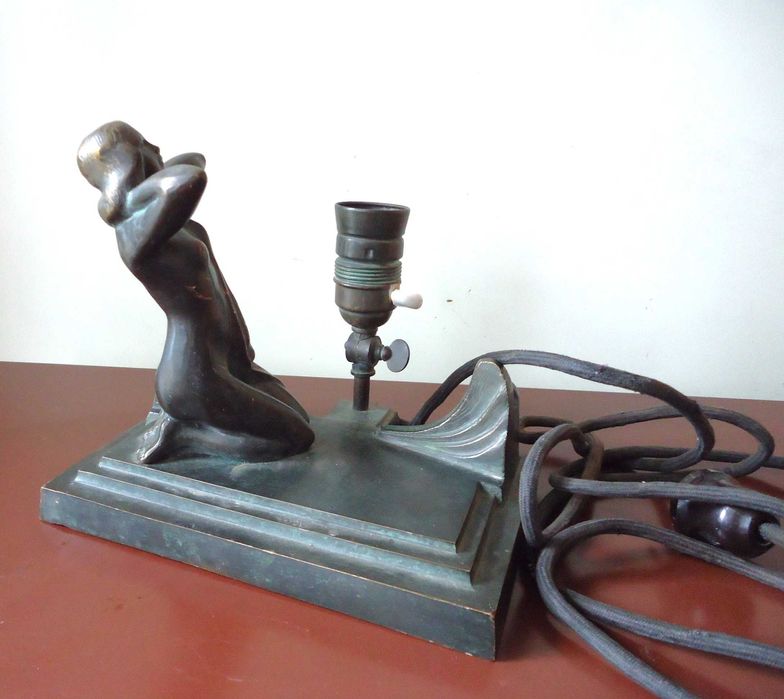 БРОНЗ Промоция АР ДЕКО МАРКИРАНА над 100 г антика статуетка пластика