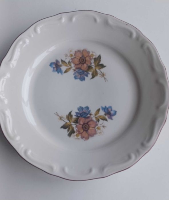 Порцеланови чинии