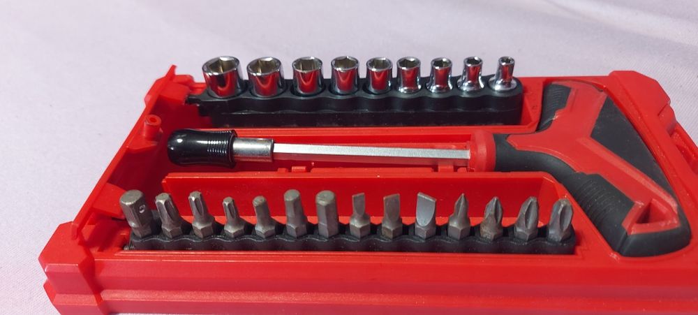 Комплект битове и камъчета с отвертка