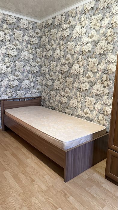 Кровать с матрасом