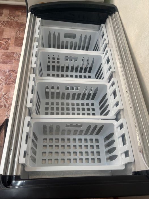 Морозильник, рабочий Италянский