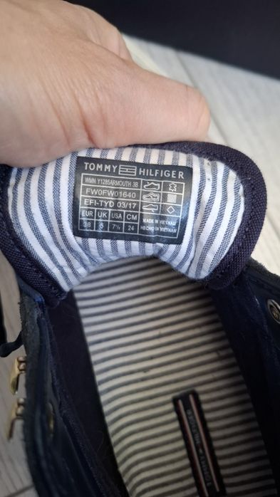 Дамски кецове Tommy Hilfiger