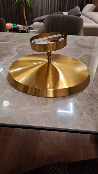 Таванна лампа в златисто